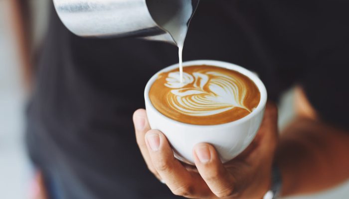 Bahaya Tersembunyi di Balik Secangkir Kopi: Waspada Konsumsi Berlebihan