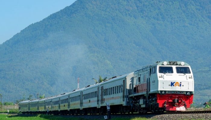Kecepatan KA dapat Mencapai 120 Kilometer Per Jam, Perjalanan Semakin Cepat
