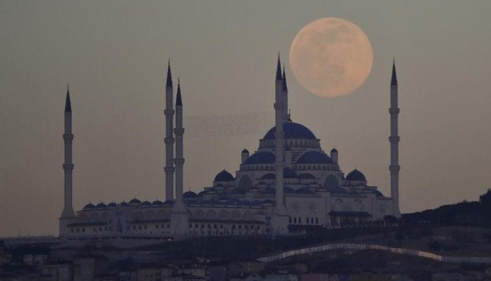 Fenomena Pink Moon akan Berlangsung Esok Hari 12 April 2025