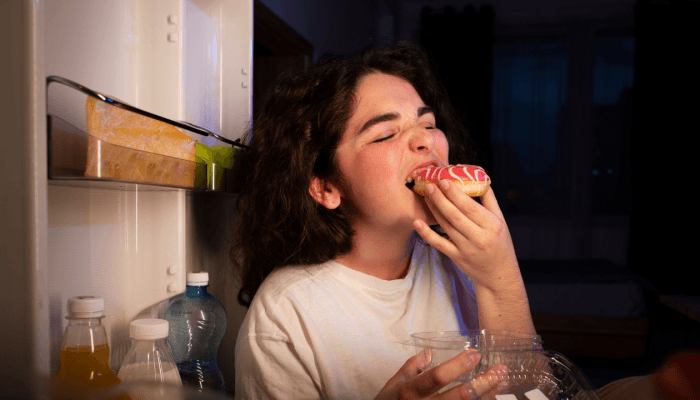 Makan Tengah Malam Tanpa Takut Gemuk? Ini Triknya