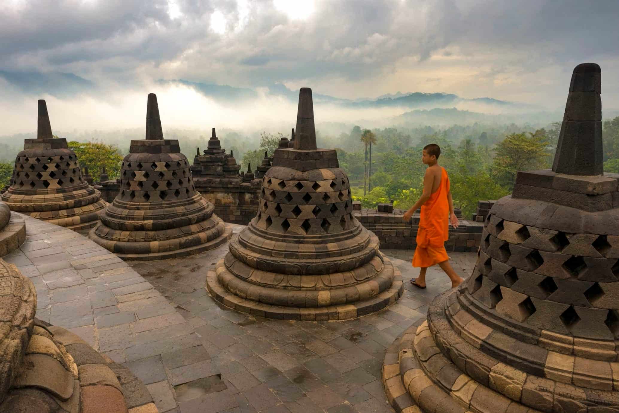 Presiden Prabowo dan Macron Tiba di Borobudur, Tandatangani Perjanjian Persahabatan serta Kebudayaan di Puncak Candi