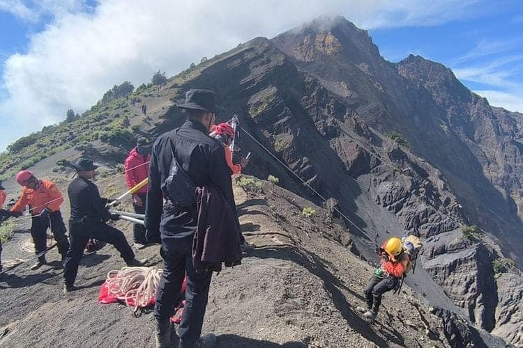 Pendaki Wanita Asal Brasil Ditemukan Meninggal Dunia di Gunung Rinjani