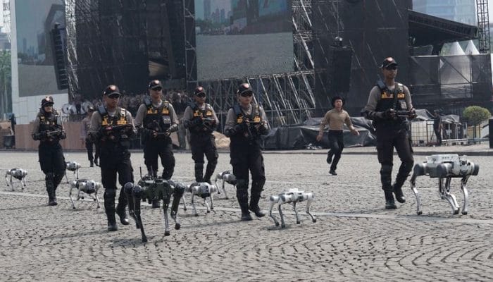 Polri Luncurkan 25 Robot Canggih di Hari Bhayangkara ke-79
