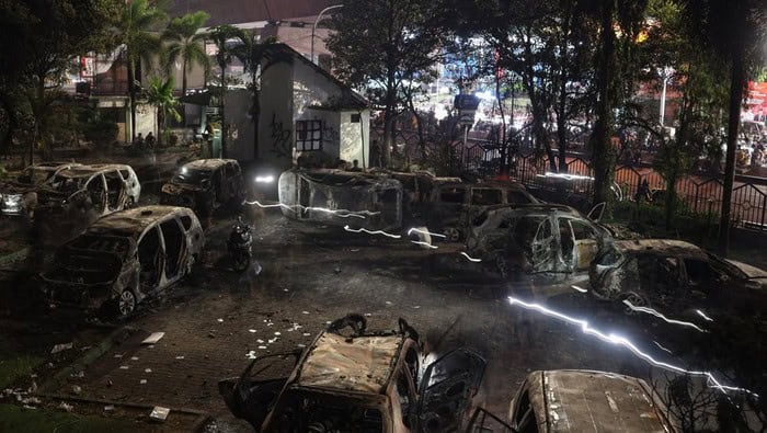 Gedung DPRD Makassar Hangus Terbakar, 3 Korban Jiwa dan Puluhan Kendaraan Ikut Musnah