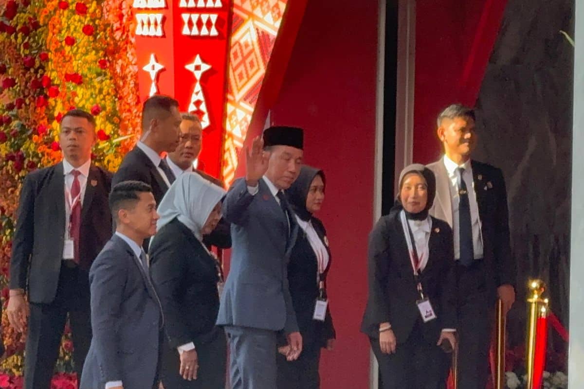 Jokowi Hadiri Sidang Tahunan di MPR, Tampil dengan Setelan Jas