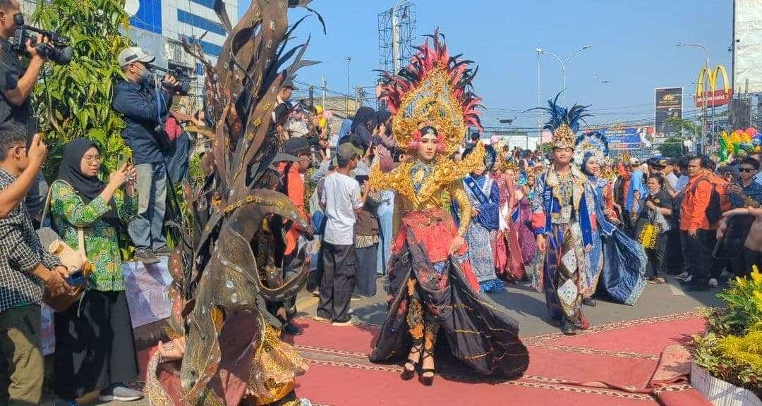 Pawai Budaya Meriahkan HUT ke-18 Kota Serang