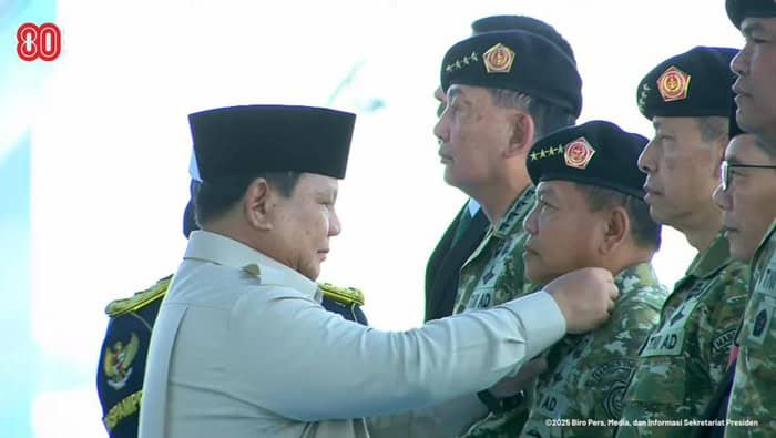 Prabowo Anugerahkan Pangkat Jenderal Kehormatan kepada Lima Tokoh Nasional