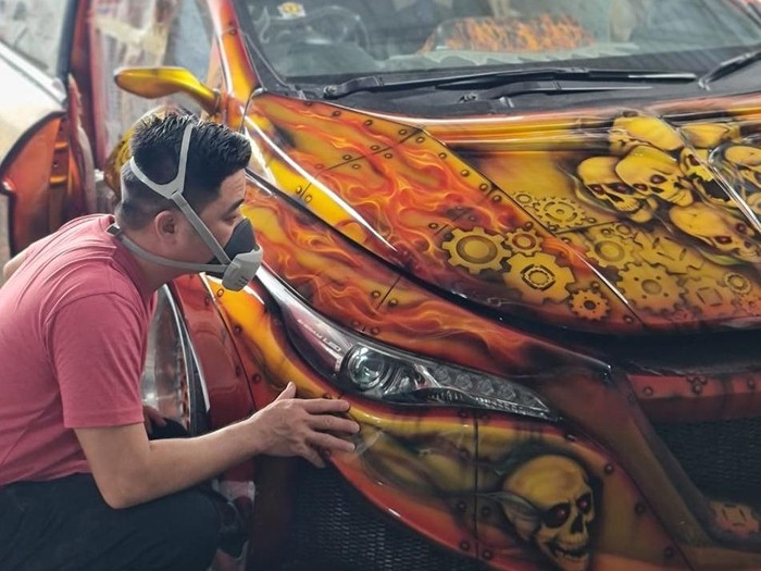 Tomi Airbrush: 30 Tahun Berkarya, Angkat Budaya Indonesia ke Dunia Otomotif