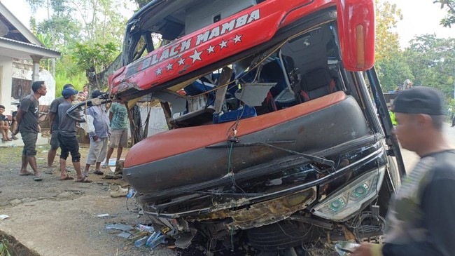 Polisi Ungkap Fakta Kecelakaan Bus Hino PO IND’S 88 di Probolinggo