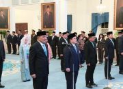 Prabowo Resmi Lantik Djamari Chaniago Jadi Menko Polkam Gantikan Budi Gunawan