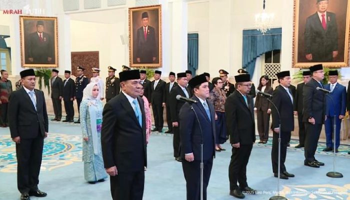 Prabowo Resmi Lantik Djamari Chaniago Jadi Menko Polkam Gantikan Budi Gunawan