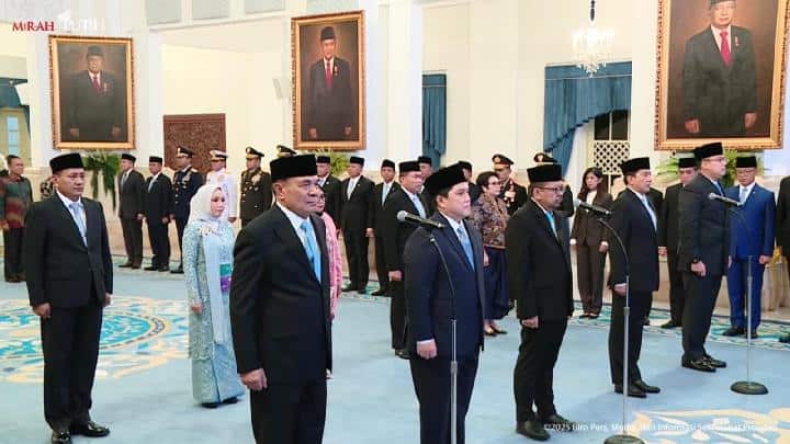 Prabowo Resmi Lantik Djamari Chaniago Jadi Menko Polkam Gantikan Budi Gunawan
