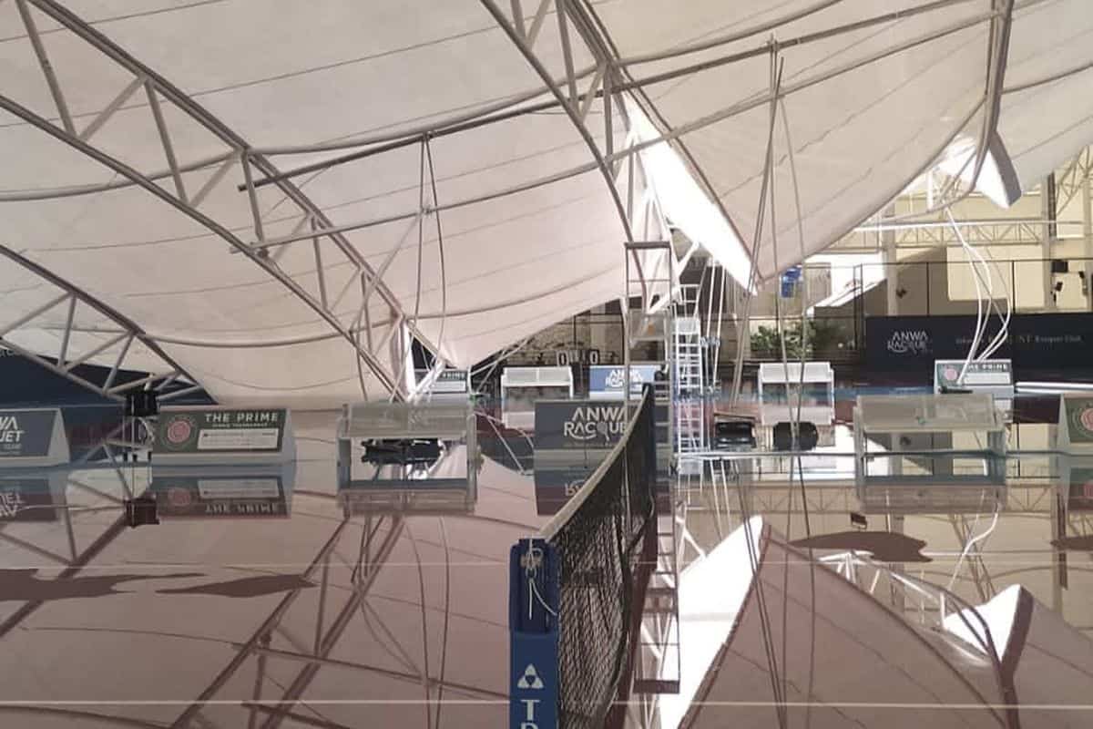 Atap Lapangan Padel dan Tenis di Jakarta Barat Ambruk Diterjang Hujan dan Angin Kencang