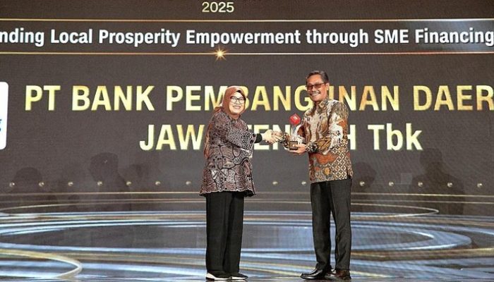 Bank Jateng Sabet Penghargaan di CNN Indonesia Awards 2025