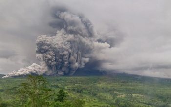 Gunung Semeru Erupsi, Tiga Desa Terdampak dan 300 Warga Mengungsi