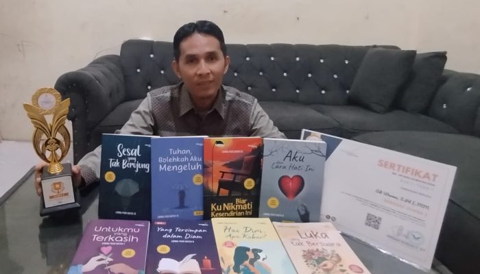 Kisah Penulis Halo Penyair Adi Warma, Guru yang Menginspirasi Lewat Puisi