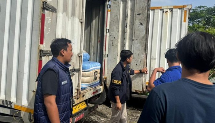 Polda Metro Jaya Bongkar Ratusan Balpres Ilegal Tujuan Pasar Senen