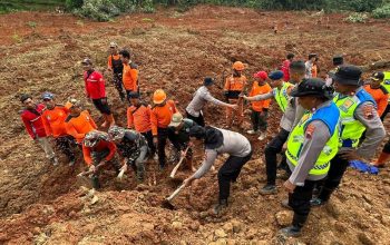 Lebih dari 20 Warga Hilang dalam Longsor Cibuyut, Polisi Kerahkan 155 Personel