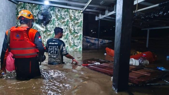 Hujan Deras Picu Banjir di Jember, Ribuan Rumah Terendam dan Warga Mengungsi