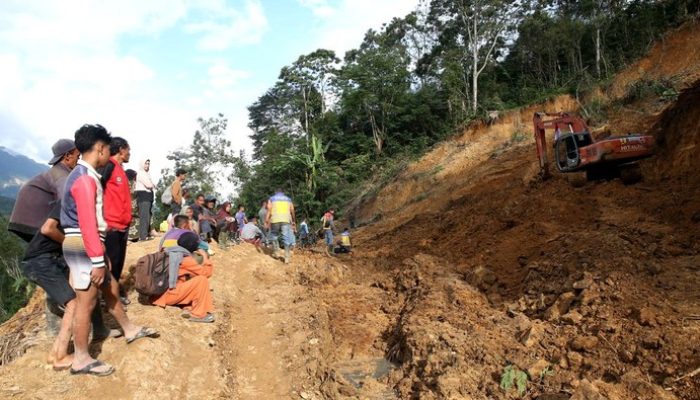 Longsor Tutup Akses Jalan One-one Aceh Tengah Usai Diguyur Hujan Lebat