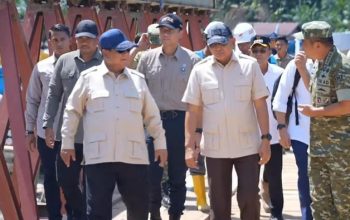 Prabowo Tinjau Jembatan Bailey Sungai Garoga di Tapanuli Selatan Pascabencana